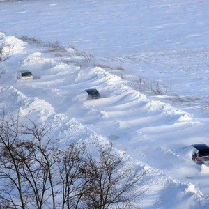 تقطُع السُبُل بآلاف الأشخاص في صربيا بعد أن داهمتهم العواصف الثلجية