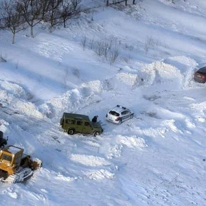 بالصور: تقطُع السُبُل بآلاف الأشخاص في صربيا بعد أن داهمتهم العواصف الثلجية