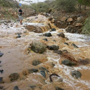 بالصور : أمطار رعدية غزيرة على محافظة عجبة شمران جنوب غرب السعودية عصر الأربعاء