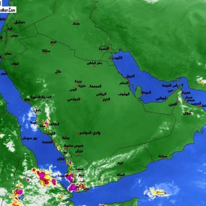 بالصور: غواص يلتقط صوراً مذهلة مع قنديل بحر عملاق