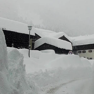 بالصور: تراكم الثلوج في جبال الألب في إيطاليا يتراوح ما بين 180 و 557 سنتيمتر