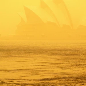 صورة تعكس المنظر العام أثناء العاصفة على السواحل