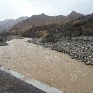 بالصور: تشكل السيول في منطقة الخابورة في عُمان  
