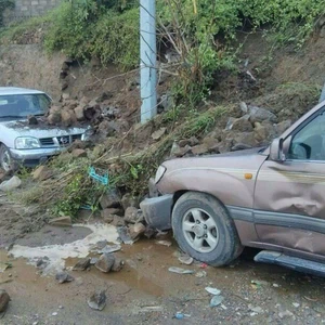 الانهيارات الصخرية احدثت أضراراً مباشرة في شبكة الطرق والسيارات 