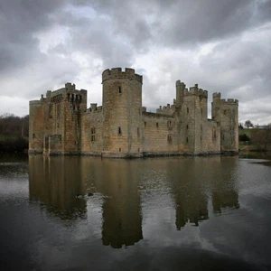 قلعة بوديام في المملكة المتحدة