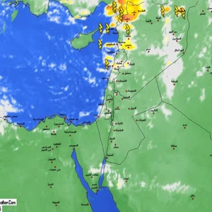 بالصور: غواص يلتقط صوراً مذهلة مع قنديل بحر عملاق