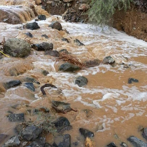 بالصور : أمطار رعدية غزيرة على محافظة عجبة شمران جنوب غرب السعودية عصر الأربعاء