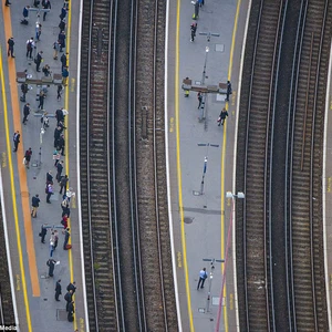 An adventurer who takes amazing pictures that reveal the beauty of London from the air