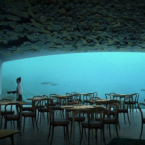 بالصور .. شاهد أول مطعم تحت الماء في أوروبا