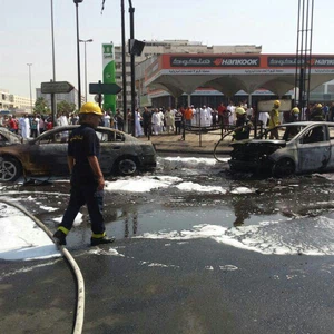 بالصور : اندلاع حريق بمحطة وقود في جدّة و تسجيل حالة وفاة