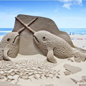 مجسم سمكة من الرمال