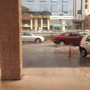 بالصور: أمطار رعدية غزيرة و برد في أجزاء مختلفة من المملكة