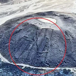 بالصور .. علماء آثار يكتشفون هياكل حجرية غامضة في السعودية