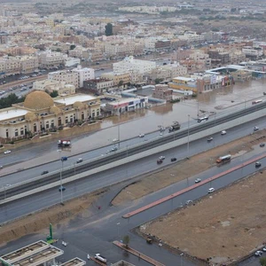 طيران الأمن يرصد صورًا حية لسيول جدة 