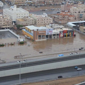 طيران الأمن يرصد صورًا حية لسيول جدة 