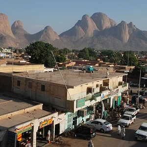بالصور : اكبر الكتل الصخرية في العالم في جبل بمدينة كسلا السودانية 