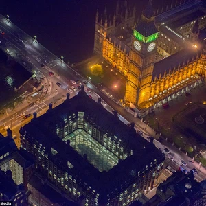 An adventurer who takes amazing pictures that reveal the beauty of London from the air