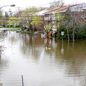 بالصور.. مونتريال في حالة طوارئ بسبب الفيضانات