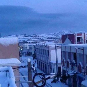 بالصور.. فيضانات وثلوج غرب الجزائر