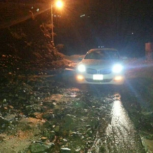 انهيارات صخرية وانقطاع في بعض الطرق في جازان بسبب الأمطار 