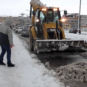 بالصور.. فيضانات وثلوج غرب الجزائر