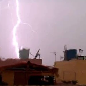 بالصور: عواصف رعدية عنيفة تضرب جزيرة مالطا 