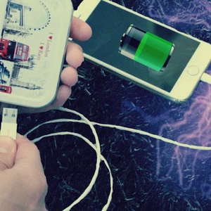 كيف تصنع شاحنًا لهاتفك المحمول؟