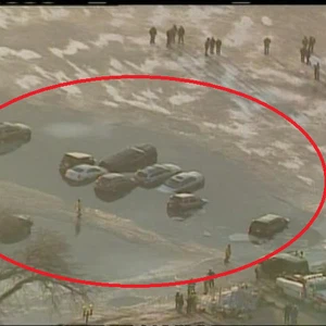 شاهد ماذا حصل لـ10 سيارات تم إيقافها فوق بحيرة متجمدة !