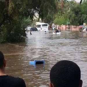 شوارع العقبة تغرق بعد جولة من الأمطار الرعدية الغزيرة- شاهدوا الصور