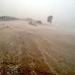 بالصور : أمطار تُسبب تشكُل السيول في الطائف 