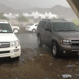 بالصور : أمطار غزيرة على المشاعر المقدسة و تسجيل عدد من الإصابات