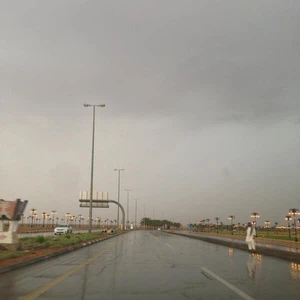 بالصور : رفحاء تستيقظ على أصوات الرعود و الأمطار مُستمرة منذ الثلاثاء