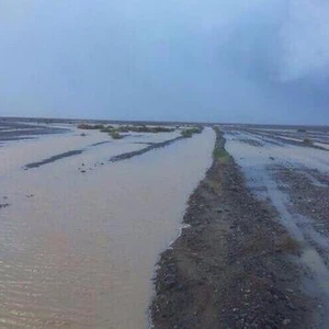 بالصور: مشاهد من بداية تشكل السيول في محافظة الوجه