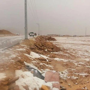 صور مرعبة : برد بحجم فناجين القهوة في الجوف 