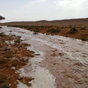 بالصور: تساقط كثيف للبَرَد على محافظة ثادق شمال غرب الرياض الإثنين
