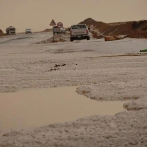 صور للسيول و البَرَد في عرعر والجوف صباح الأربعاء 