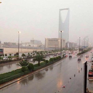 أمطار رعدية على مناطق متفرقة من الرياض الأحد 