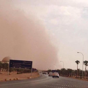 عاصفة رملية جديدة تشهدها الرياض اليوم