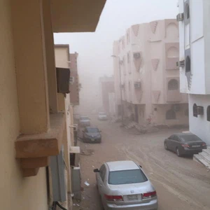 بالصور: مدينة جدة تتعرض الى موجة من الغبار الكثيف