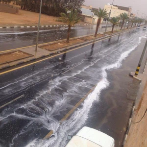 عاصفة بردية تُمطر صحراء طبرجل بوابل من حبّات البرد 