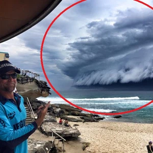 سحابة "سوبرسيل" عملاقة تجتاح سماء سيدني وتثير الرعب