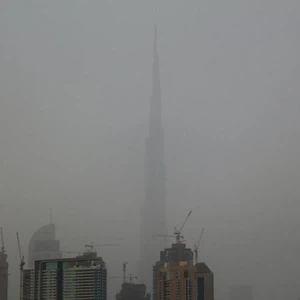 بالصور: أمطار غزيرة تهطل على دبي