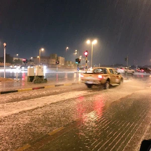 السيول تعم الطرقات في مدينة الفجيرة، تصوير بن دبا