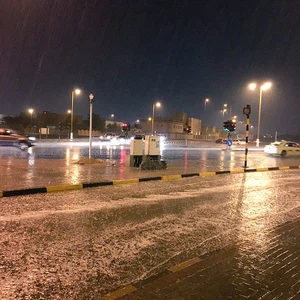 السيول تعم الطرقات في مدينة الفجيرة، تصوير بن دبا