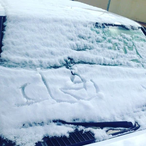 الثلوج تغطي مناطق الحدود الشمالية وترسم البسمة على وجوه السعوديين