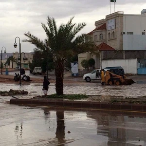 أمطار رعدية غزيرة وانهيارات في بعض الطرق تشهدها حقل 