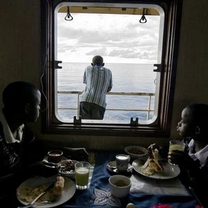 وقت الفطور في تنزانيا عند الساعة السابعة والنصف صباحا 