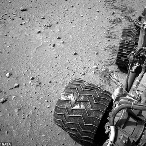 ناسا تقف عاجزة عن إصلاح عجلات مركبتها القابعة على سطح المريخ 
