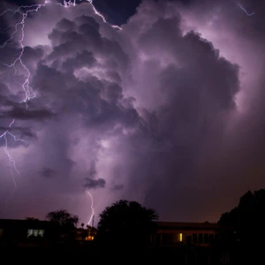 شاهد السحابة الرعدية المرعبة التي تسببت بمقتل 24 شخصاً في بنجلادش 