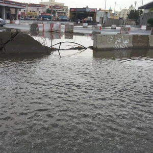 أمطار غزيرة على جدة بعد طول إنقطاع 